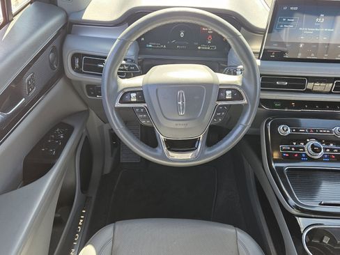 Used 2022 Lincoln Nautilus Reserve w/ Luxury Package image 6