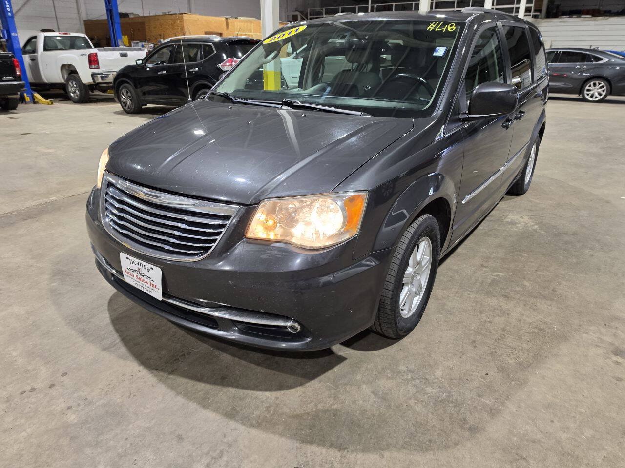 Used 2011 Chrysler Town & Country Touring FWD image 2
