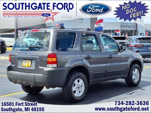 Used 2005 Ford Escape XLS FWD image 2