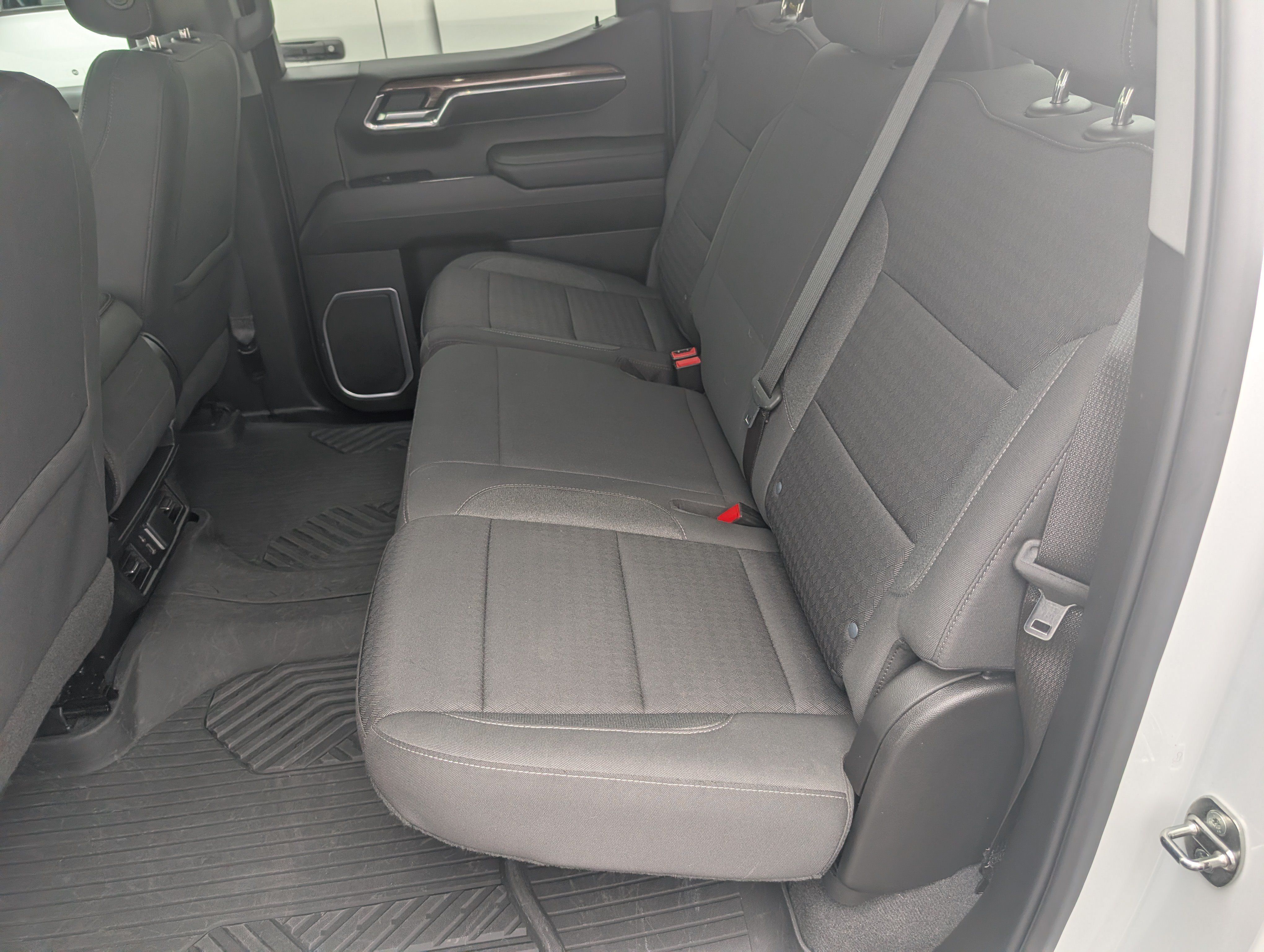 Used 2022 Chevrolet Silverado 1500 LT AWD/4WD image 25