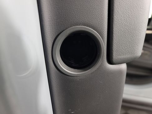 Used 2024 Rivian R1S Adventure AWD/4WD image 32