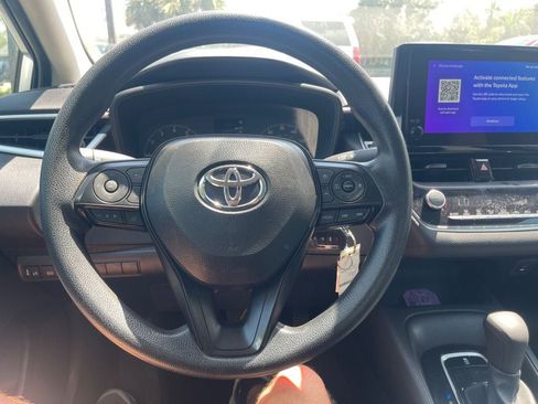 Used 2025 Toyota Corolla LE FWD image 12