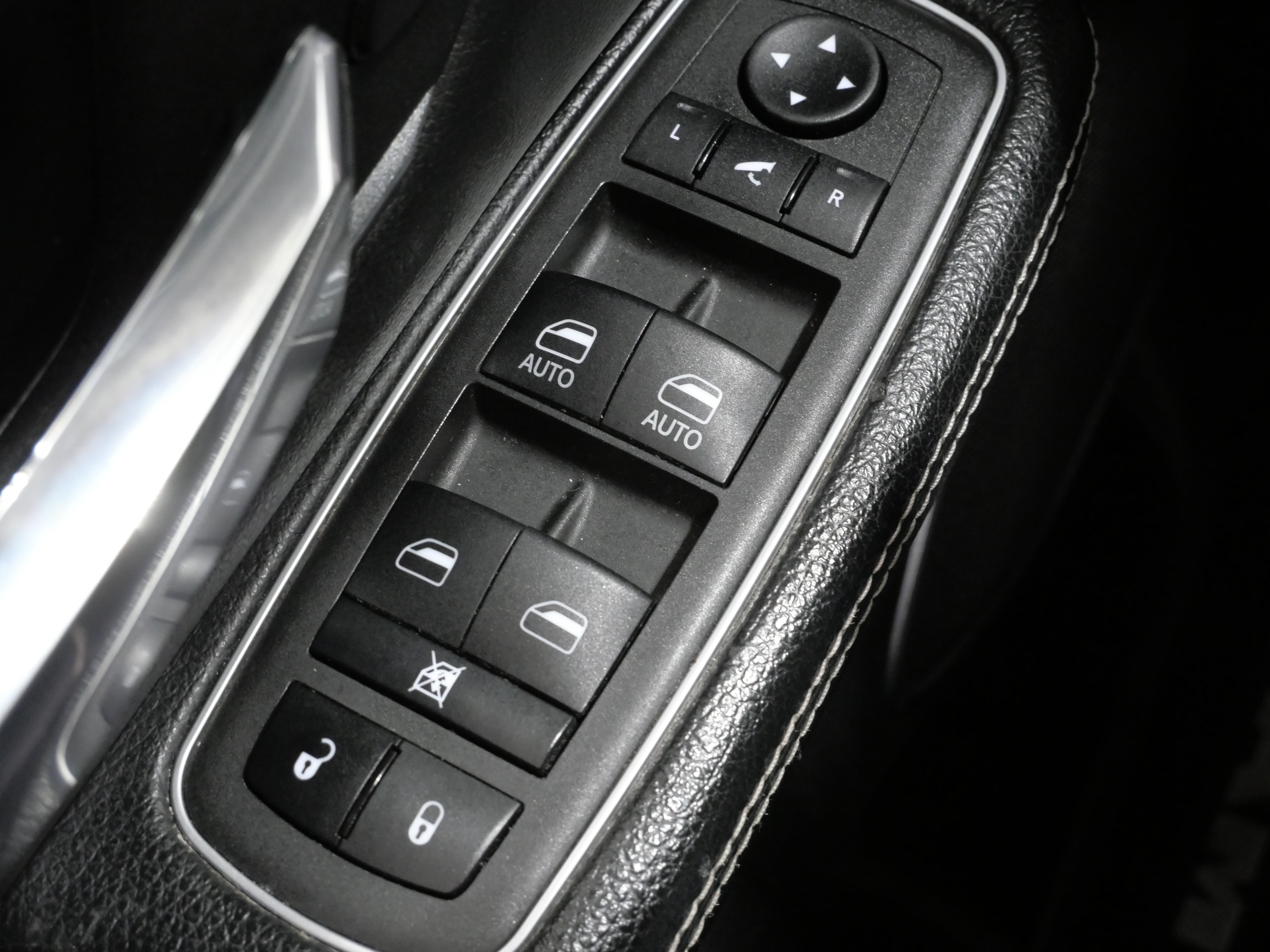 Used 2023 RAM 1500 Laramie AWD/4WD image 12