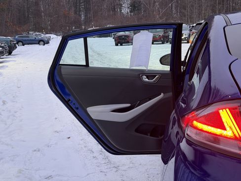 Used 2022 Hyundai Ioniq SEL image 28