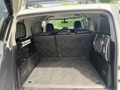 Used 2010 Toyota FJ Cruiser 4WD image 7