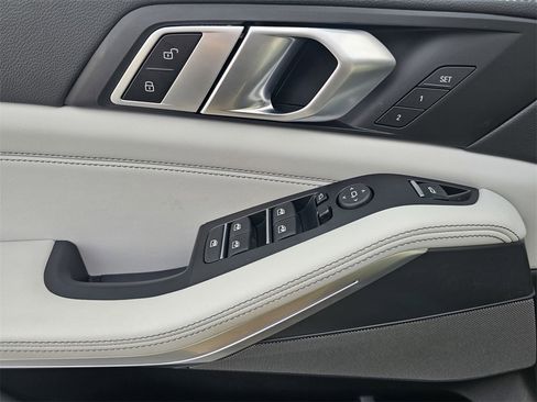 Used 2023 BMW X5 xDrive40i w/ M Sport Package image 16