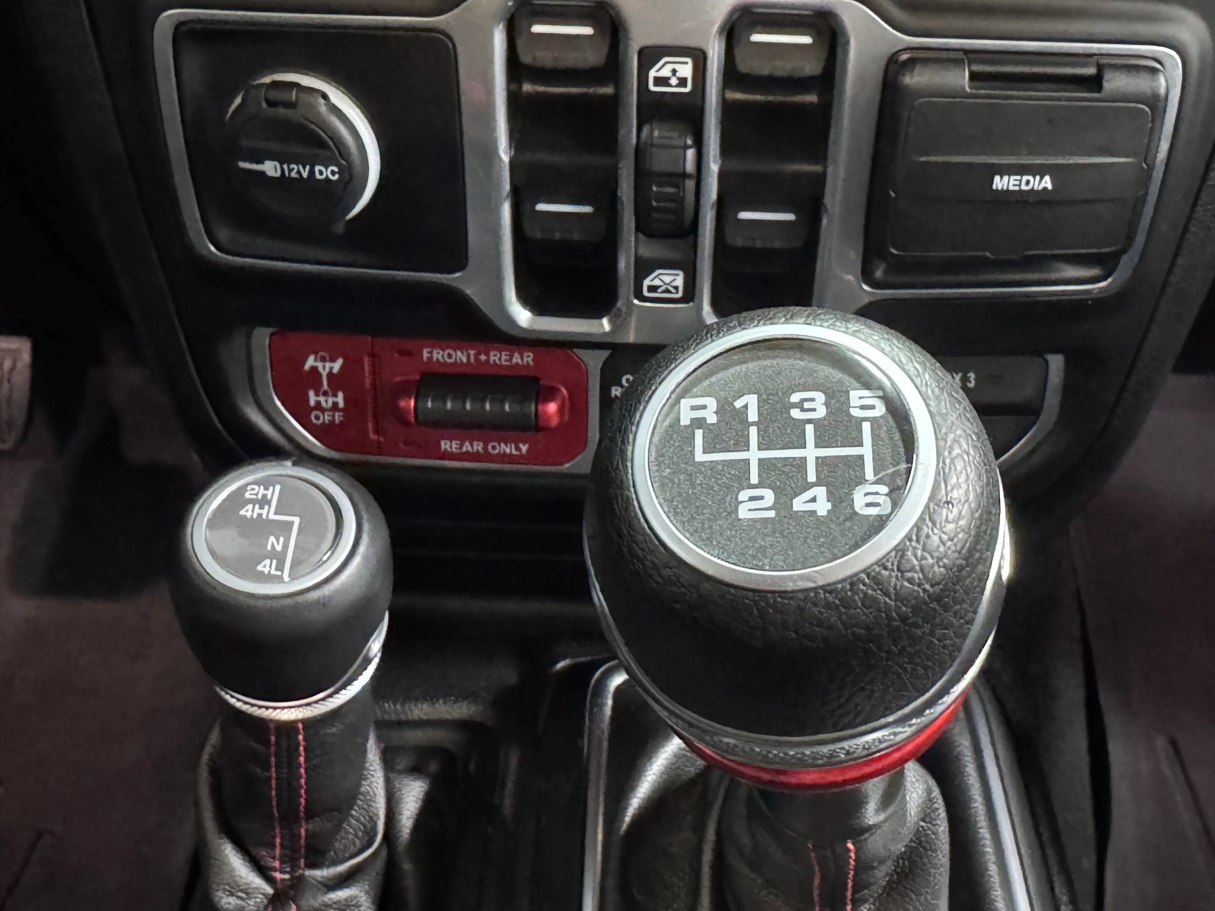 Used 2020 Jeep Gladiator Rubicon w/ Uconnect 4C Nav & Sound Group AWD/4WD image 2