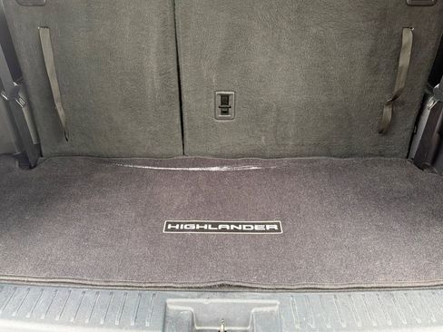 Used 2022 Toyota Highlander LE image 15