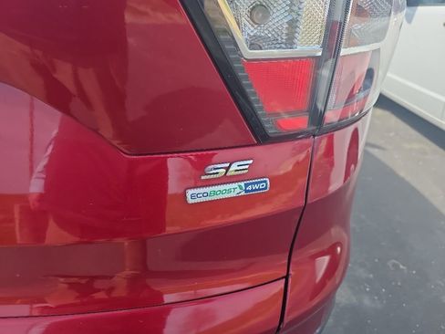 Used 2017 Ford Escape SE w/ SE Cold Weather Package AWD/4WD image 6