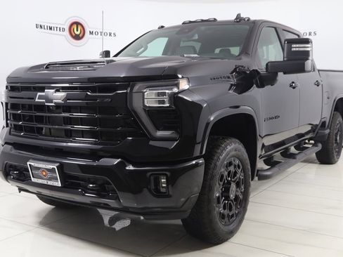 Used 2024 Chevrolet Silverado 2500 LT w/ Midnight Edition image 5