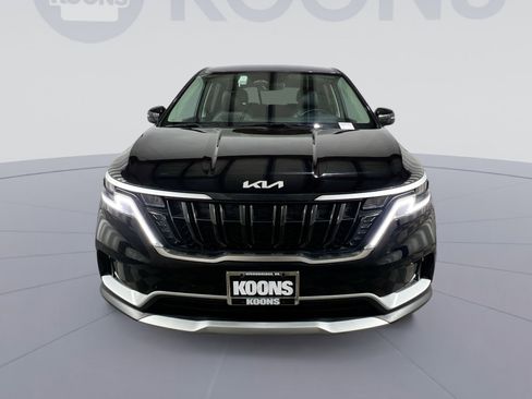 Used 2024 Kia Carnival LX image 11