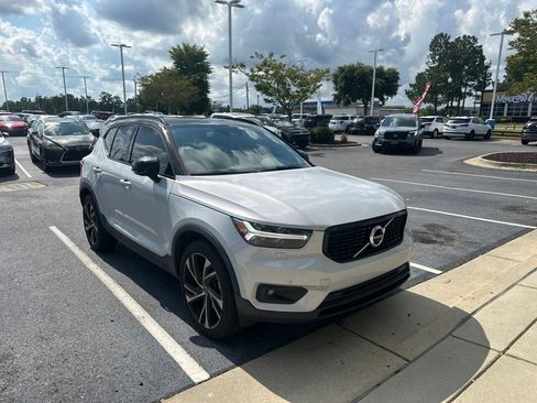 Used 2020 Volvo XC40 T5 R-Design w/ Protection Package Premier AWD/4WD image 2