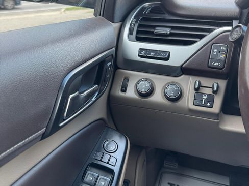 Used 2017 Chevrolet Suburban Premier image 22
