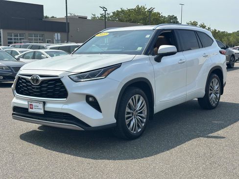 Used 2022 Toyota Highlander Platinum AWD/4WD image 3