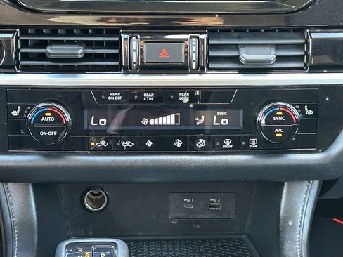 Used 2022 Nissan Pathfinder SV image 16