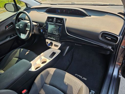 Used 2016 Toyota Prius Three w/ Advanced Technology Package FWD image 11