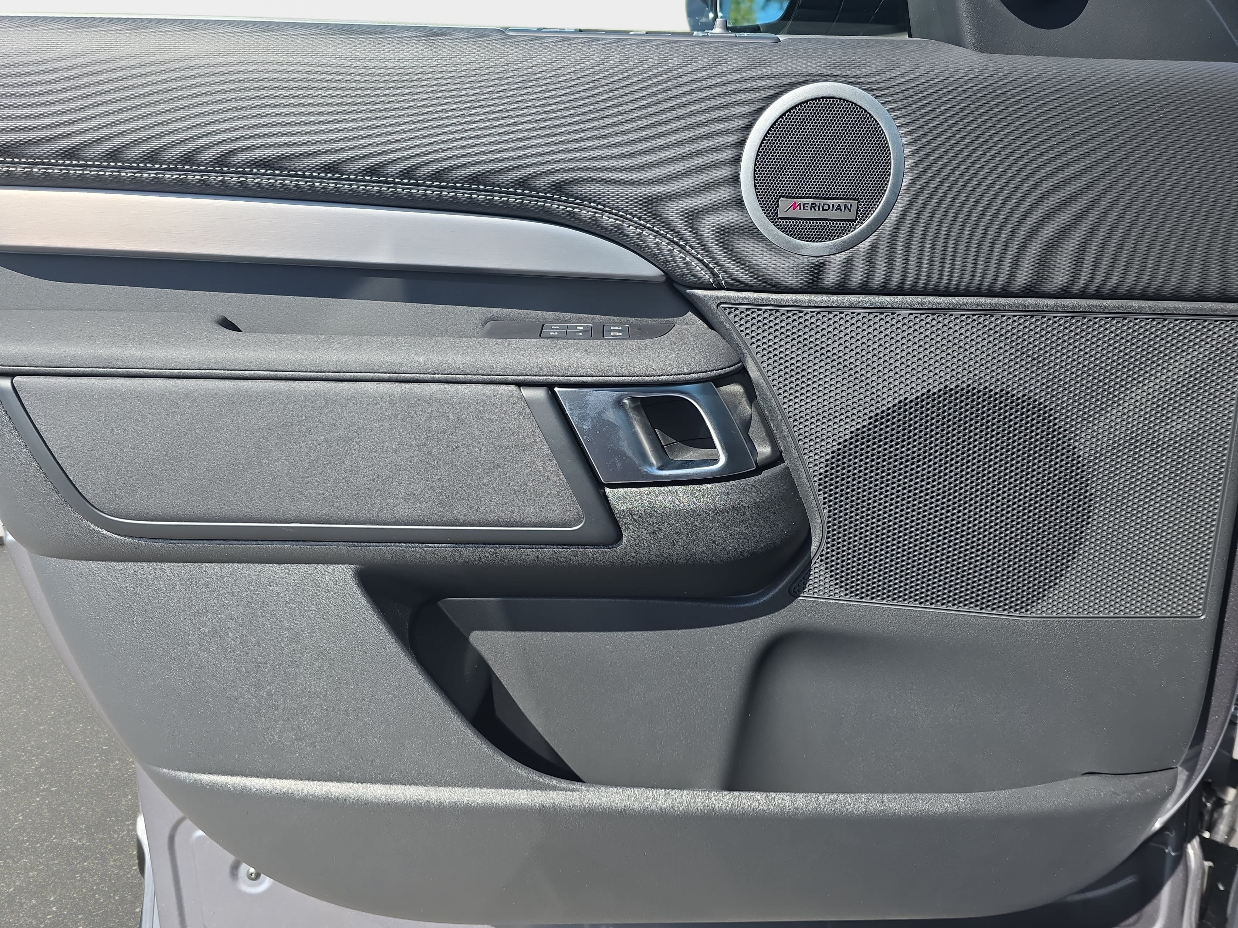 New 2026 Land Rover Discovery Dynamic SE AWD/4WD image 27