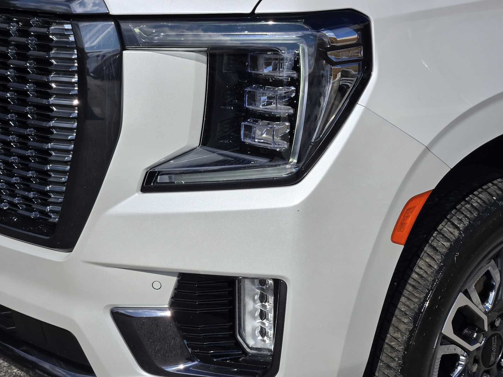 Certified 2023 GMC Yukon Denali Ultimate AWD/4WD image 9