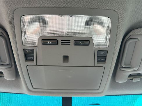 Used 2012 Toyota Camry XLE FWD image 24