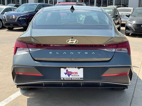 Used 2025 Hyundai Elantra SEL image 6