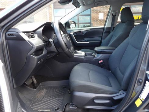 Used 2019 Toyota RAV4 LE image 10