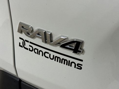 Used 2022 Toyota RAV4 XLE image 25