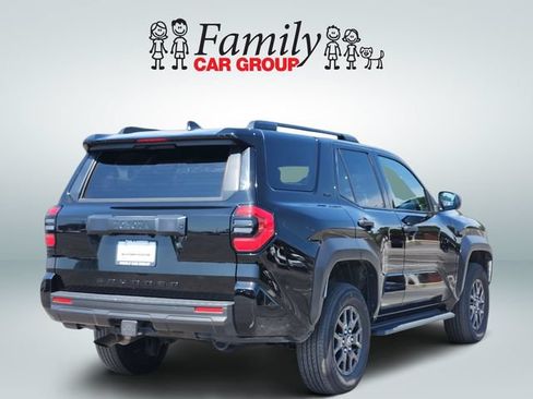 Used 2025 Toyota 4Runner SR5 AWD/4WD image 4