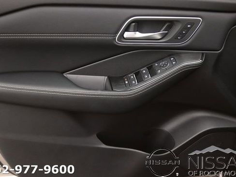New 2026 Nissan Rogue Platinum w/ Platinum Premium Package AWD/4WD image 9
