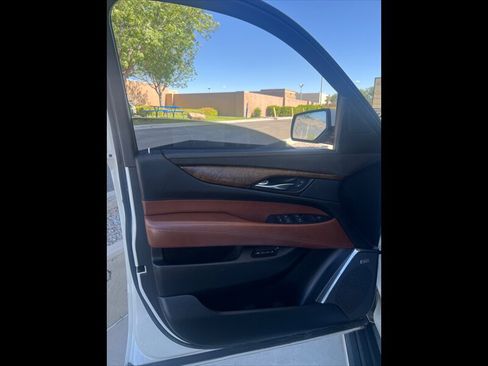 Used 2015 Cadillac Escalade Premium RWD image 11
