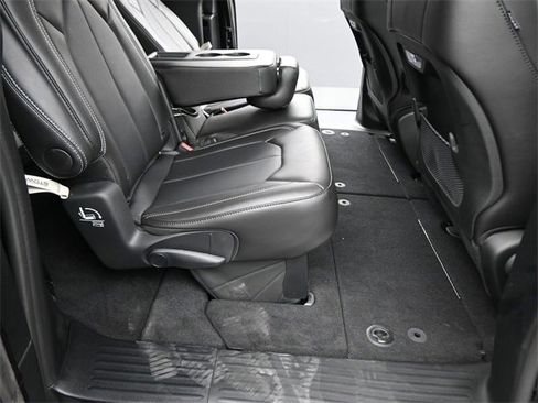 New 2026 Chrysler Pacifica Select image 36