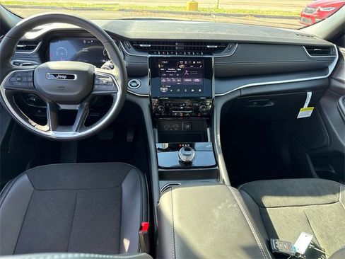 New 2025 Jeep Grand Cherokee Altitude image 10