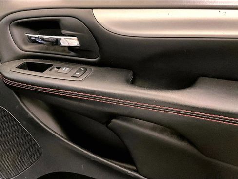 Used 2019 Dodge Grand Caravan GT image 23