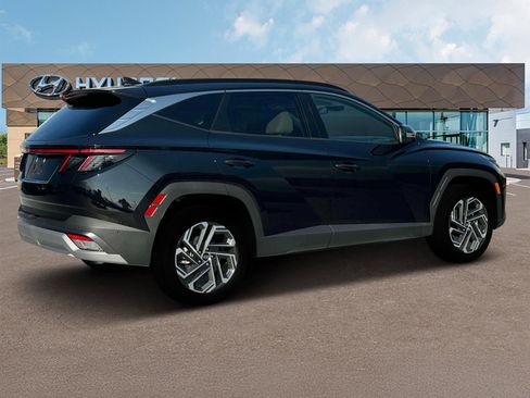 New 2025 Hyundai Tucson Limited image 8