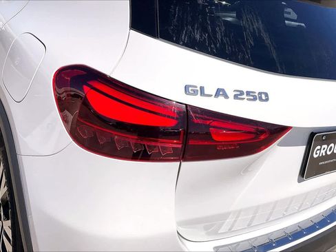 Used 2025 Mercedes-Benz GLA 250 4MATIC image 27