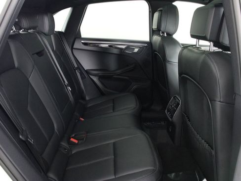 Certified 2025 Porsche Macan image 32