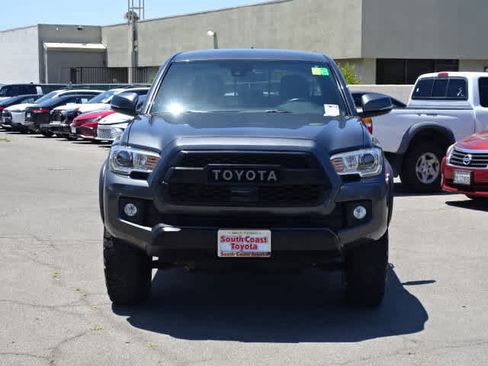 Used 2018 Toyota Tacoma TRD Off-Road w/ Technology Package RWD image 3