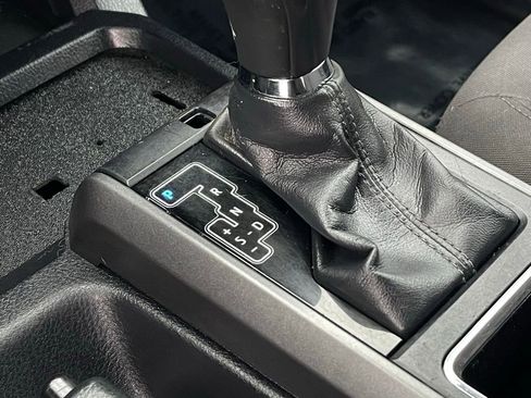 Used 2017 Toyota Tacoma TRD Sport image 27