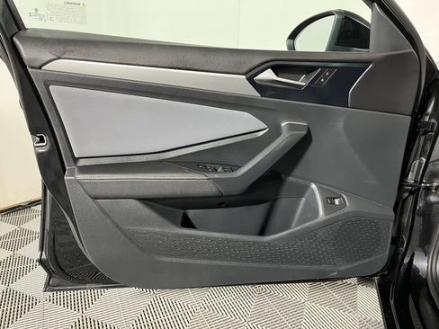 Used 2025 Volkswagen Jetta SE image 21