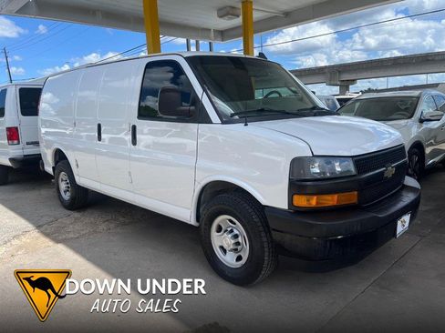 Used 2018 Chevrolet Express 2500 RWD image 1