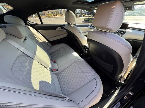 Used 2022 Genesis G70 3.3T image 14