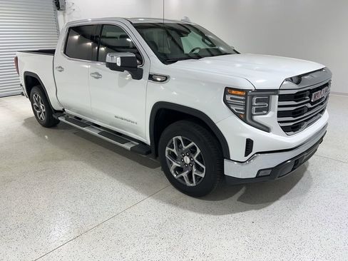 Used 2026 GMC Sierra 1500 SLT image 7