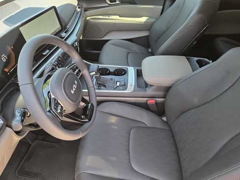 New 2026 Kia Carnival FWD image 10