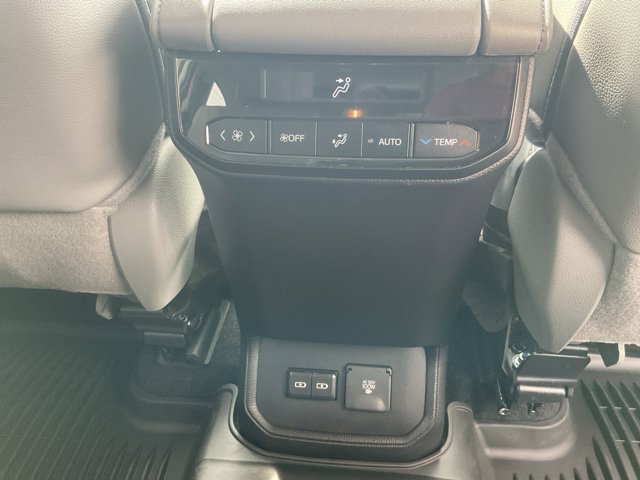 Used 2024 Toyota Highlander Limited AWD/4WD image 24