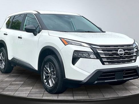 Used 2025 Nissan Rogue S AWD/4WD image 3