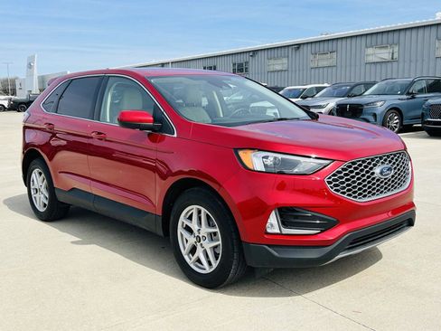 Used 2024 Ford Edge SEL w/ Convenience Package image 2