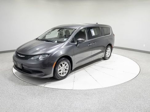 Used 2022 Chrysler Voyager LX FWD image 35
