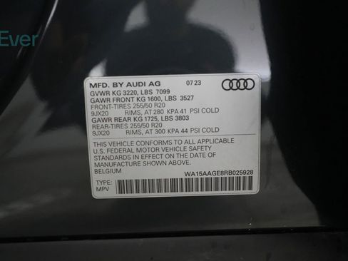 Used 2024 Audi Q8 e-tron Premium Plus w/ Premium Plus Package image 27