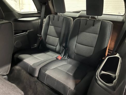 Used 2016 Ford Explorer XLT AWD/4WD image 10