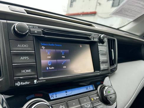 Used 2014 Toyota RAV4 XLE image 22