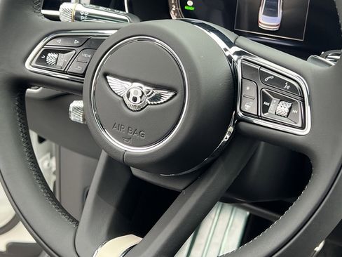 Used 2025 Bentley Flying Spur Plug-In Hybrid image 25